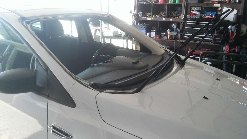 Low Price Auto Glass | 1015 Market Ave, Richmond, CA 94806 | Phone: (510) 965-0121