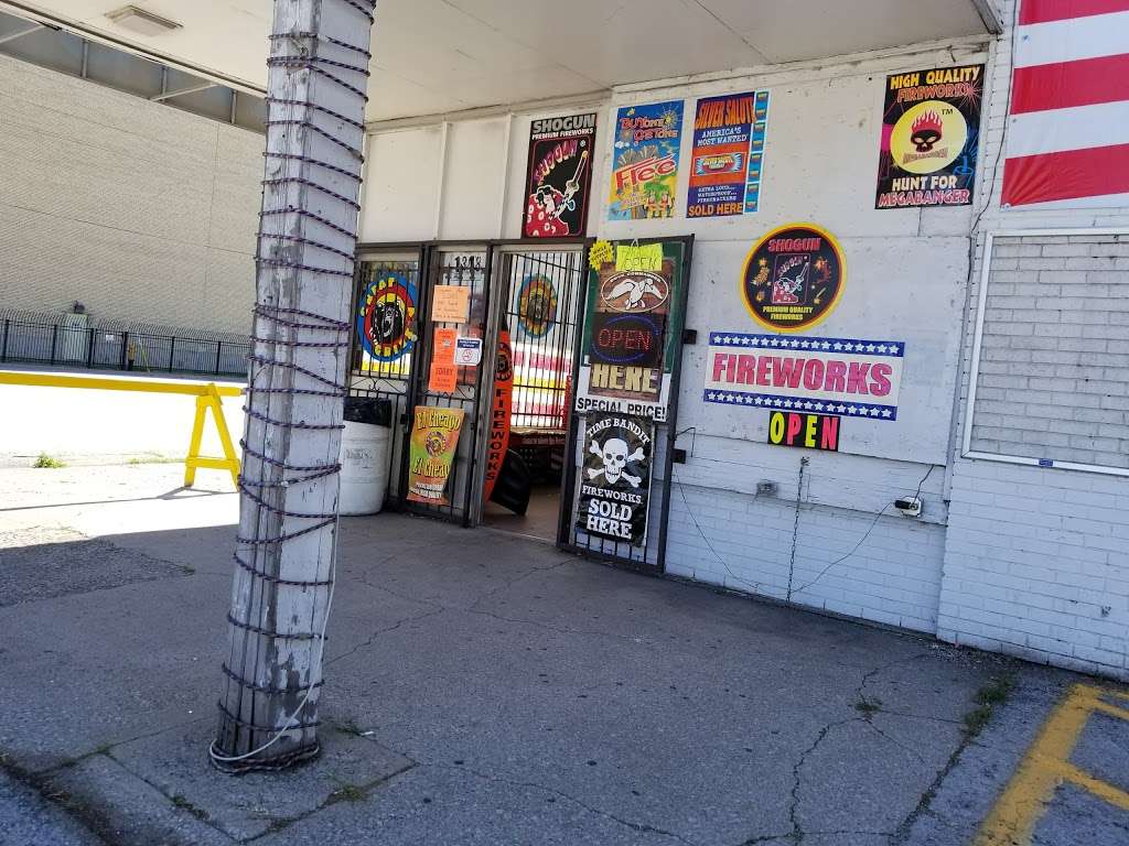 Krazy Kaplans Fireworks | 1431 Indianapolis Blvd, Whiting, IN 46394, USA | Phone: (219) 473-0511