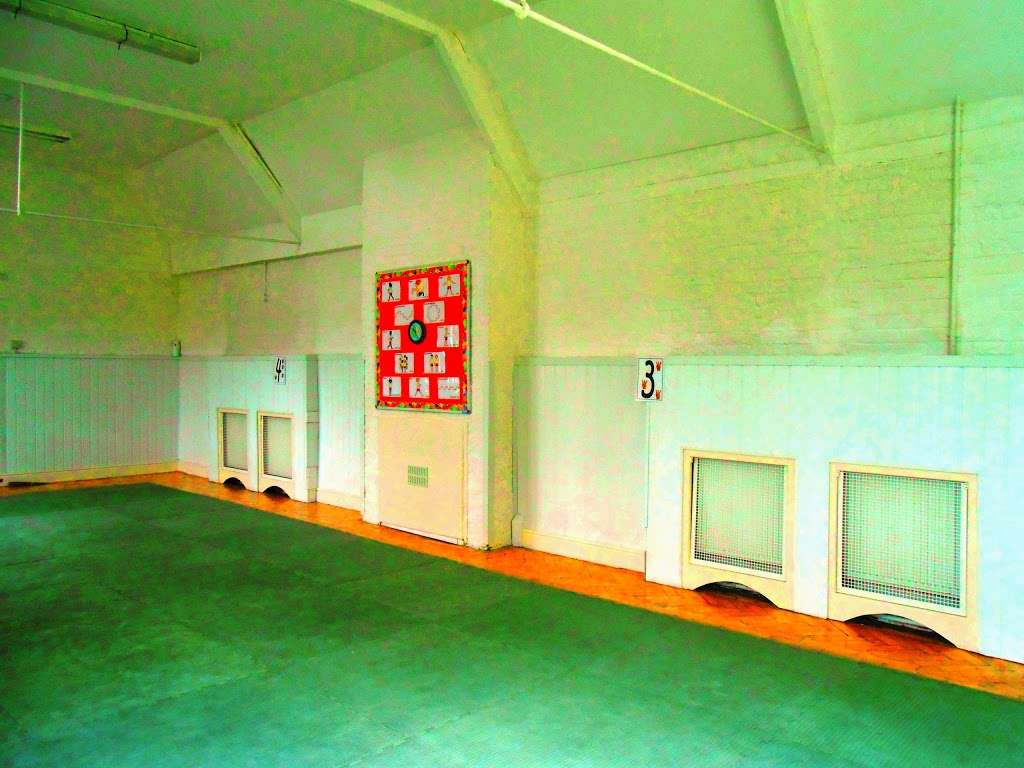 Oaks Activity Centre & Pre School | Old School House/Collier Row Rd, Dagenham, Romford RM5 2DD, UK | Phone: 020 8597 9171