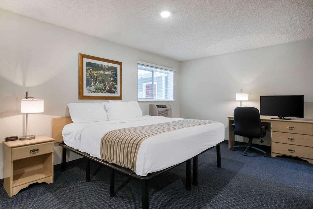 Suburban Extended Stay Hotel Lakeland North | 4335 Williamstown Blvd, Lakeland, FL 33810, USA | Phone: (863) 816-1700