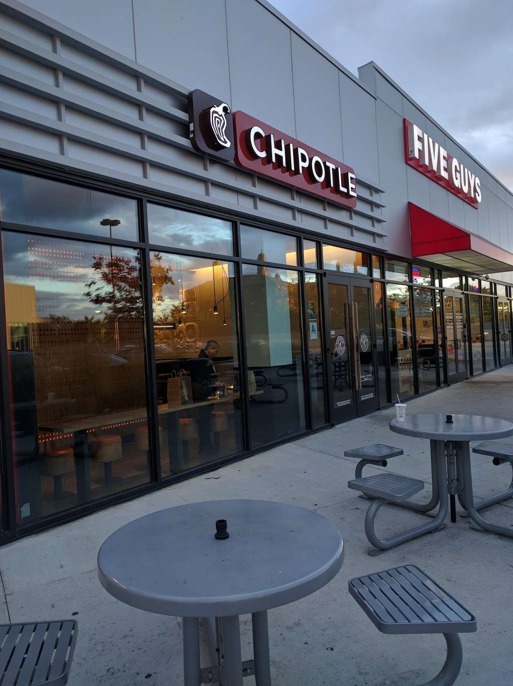 Chipotle Mexican Grill | 815 Hutchinson River Pkwy, The Bronx, NY 10465, USA | Phone: (718) 822-1696
