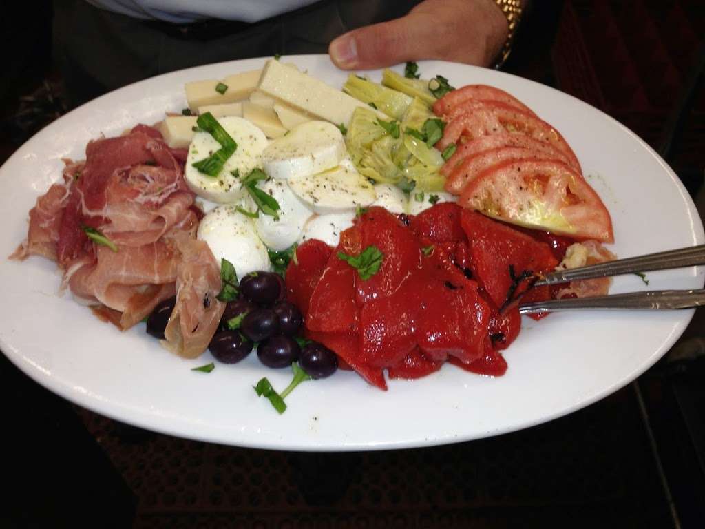 DiMaggios Trattoria | 706 Port Washington Blvd, Port Washington, NY 11050, USA | Phone: (516) 944-6363