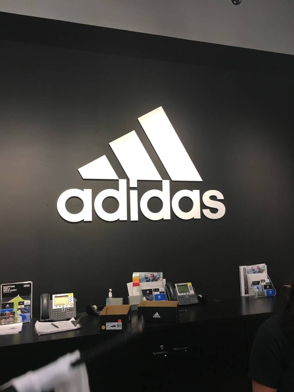 adidas Outlet | 612 W Linmar Ln Suite C20, Johnson Creek, WI 53038, USA | Phone: (920) 699-3955