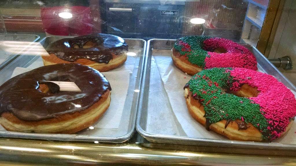 Donnas Donuts | 2106 Main St, Tewksbury, MA 01876, USA | Phone: (978) 988-0010