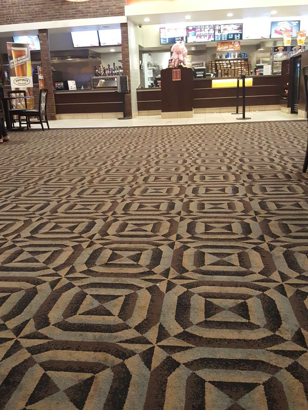 Marcus Elgin Cinema | 111 S Randall Rd, Elgin, IL 60123, USA | Phone: (847) 622-3023