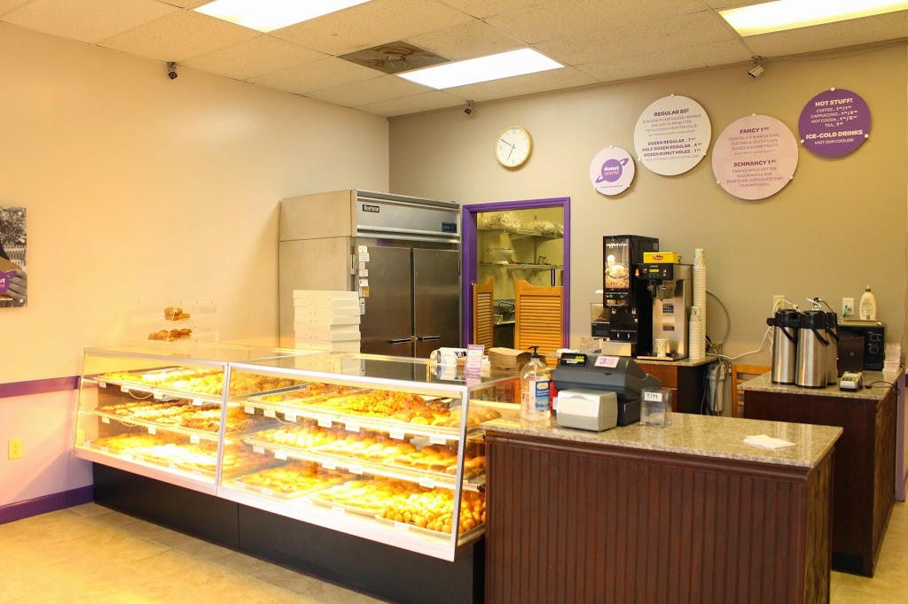 Donut World | 5561 W Market St, Greensboro, NC 27409, USA | Phone: (336) 315-0202