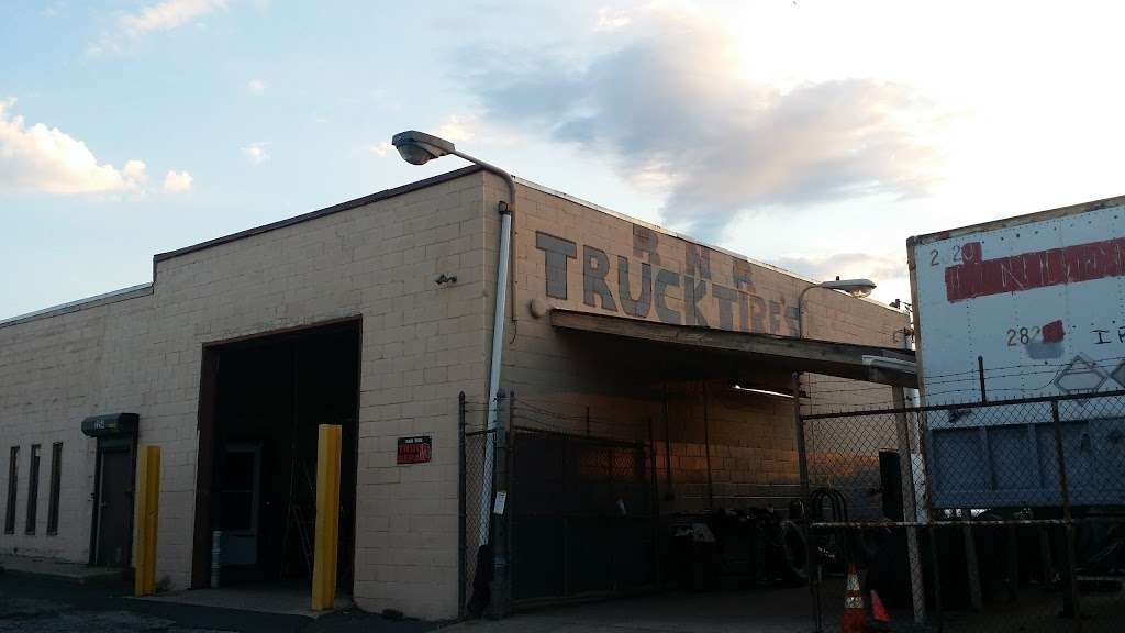 R & R Truck Tire Services Inc | 2264 Broadway, Camden, NJ 08104, USA | Phone: (856) 966-0058