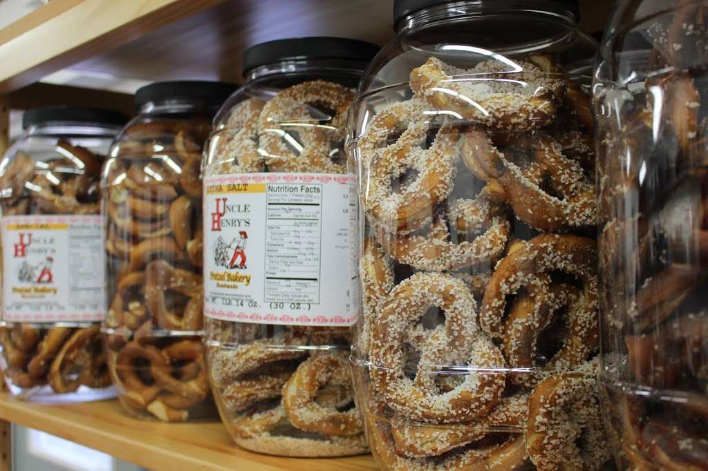 Uncle Henry’s Pretzel Bakery | 1550 Bowmansville Rd, Mohnton, PA 19540, USA | Phone: (717) 445-4690