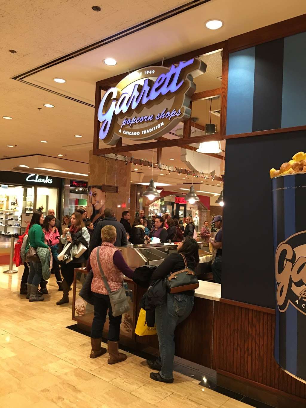 Garrett Popcorn Shops | Water Tower Place, 835 Michigan Avenue, Chicago, IL 60611 | Phone: (888) 476-7267