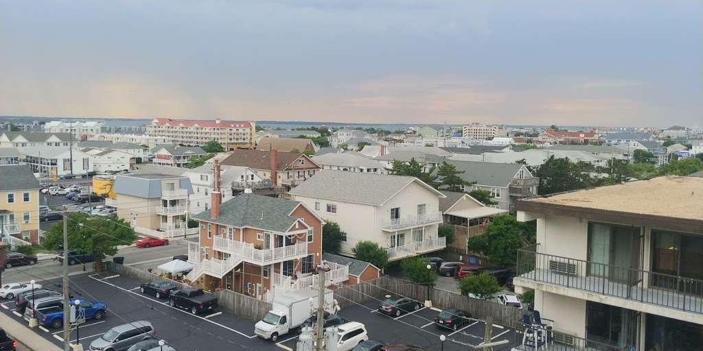 Howard Johnson Plaza by Wyndham Ocean City Oceanfront | 1109 N Atlantic Ave, Ocean City, MD 21842 | Phone: (410) 289-7251