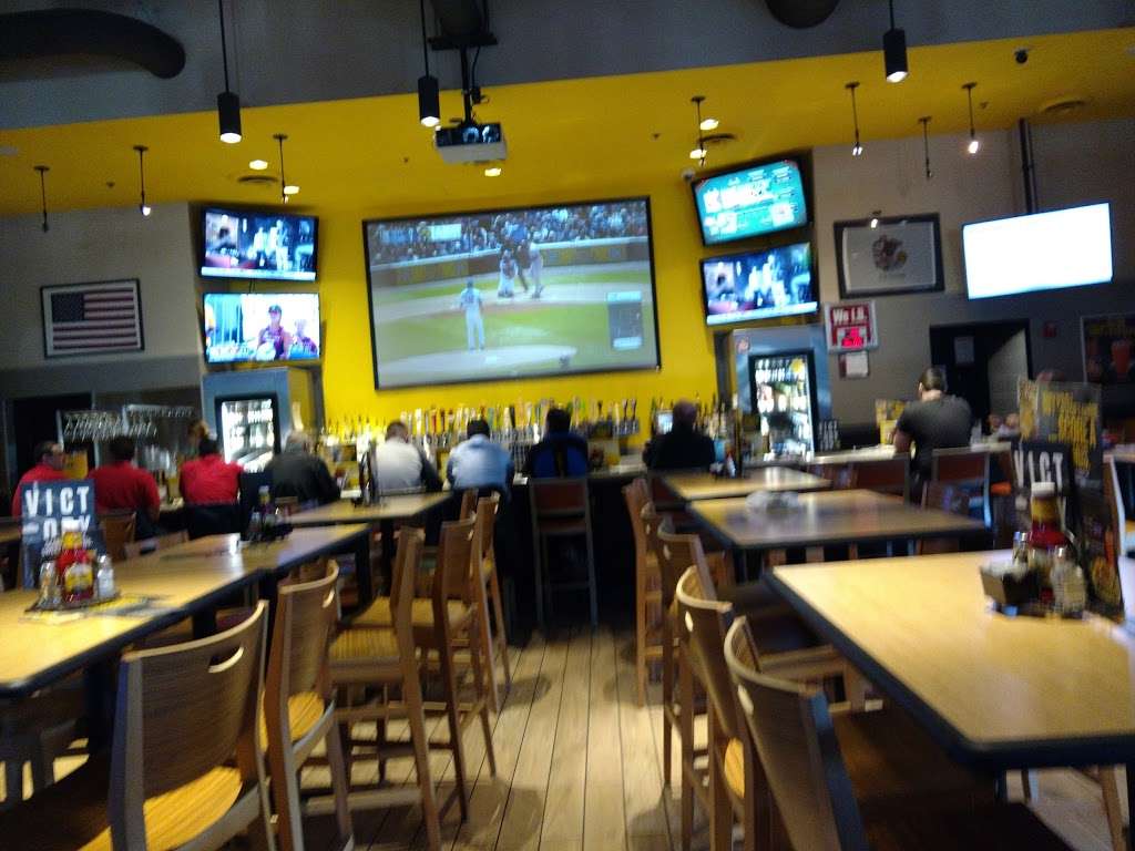 Buffalo Wild Wings | 3961 Fountain Square Pl, Waukegan, IL 60085, USA | Phone: (847) 473-3194