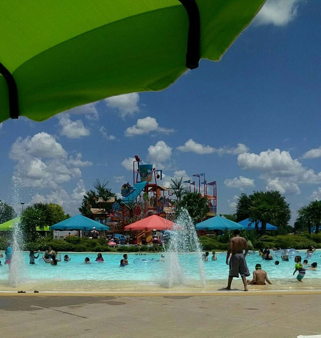 Bahama Beach Waterpark | 1895 Campfire Cir, Dallas, TX 75232, USA | Phone: (214) 671-0820