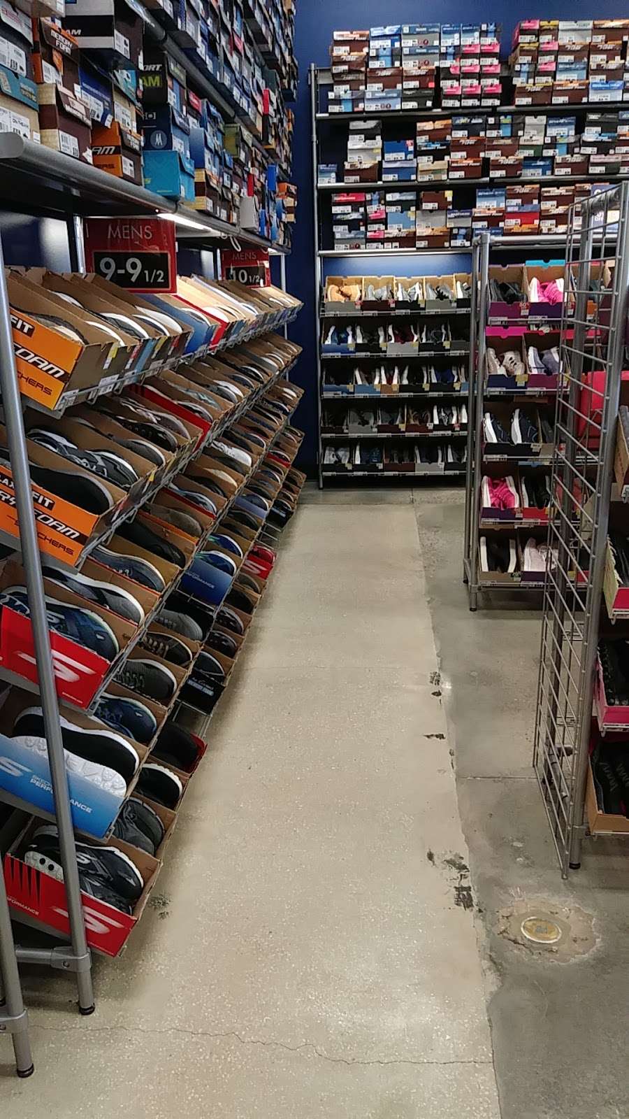 SKECHERS Factory Outlet | 2649 W Osceola Pkwy, Kissimmee, FL 34741, USA | Phone: (407) 870-0062