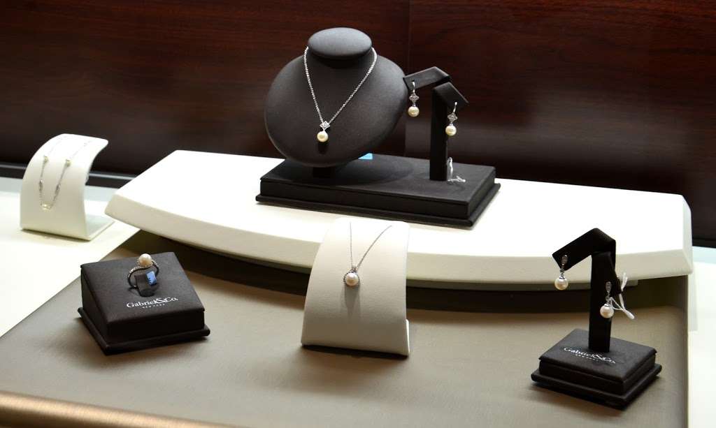 R Gregory Jewelers MOORESVILLE | 138 Village View Dr #106, Mooresville, NC 28117 | Phone: (704) 997-2881