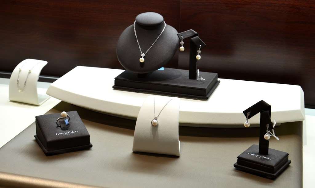 R Gregory Jewelers MOORESVILLE | 138 Village View Dr #106, Mooresville, NC 28117, USA | Phone: (704) 997-2881