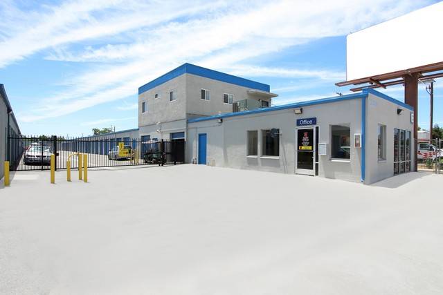 SecurCare Self Storage | 3301 Truxtun Ave, Bakersfield, CA 93301, USA | Phone: (661) 324-2108