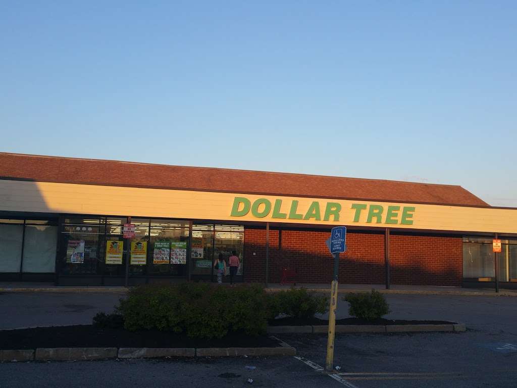 Dollar Tree | 110 Narragansett Park Dr, Rumford, RI 02916 | Phone: (401) 824-0029