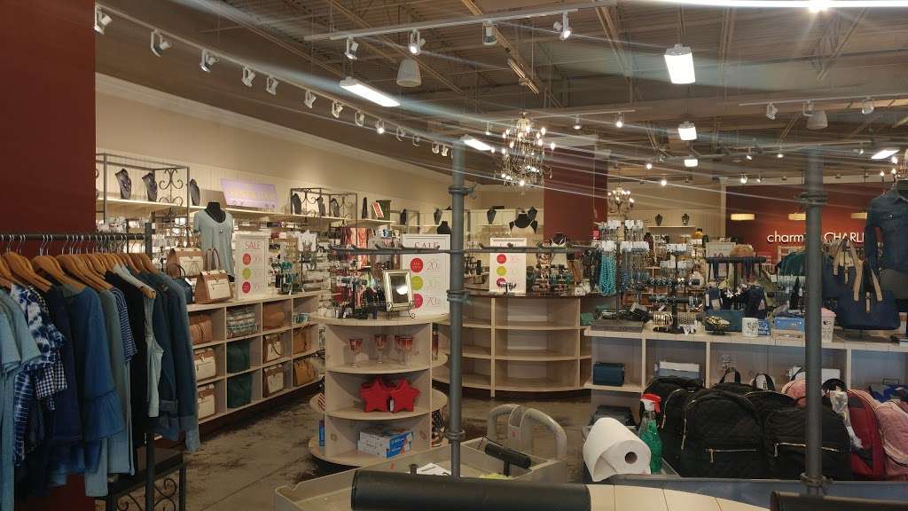 Charming Charlie | 10347 77th St, Pleasant Prairie, WI 53158 | Phone: (262) 697-8739