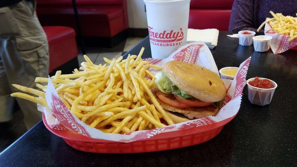 Freddys Frozen Custard & Steakburgers | 20450 Southwest Fwy, Richmond, TX 77469 | Phone: (281) 239-6900