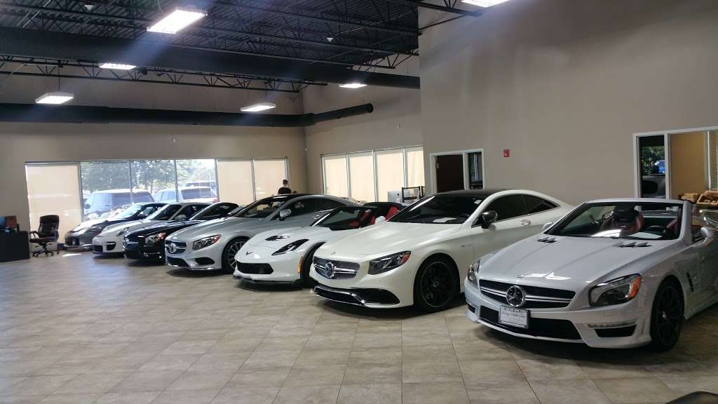 Chicago Motor Cars | 27W110 North Ave, West Chicago, IL 60185, USA | Phone: (630) 221-1800