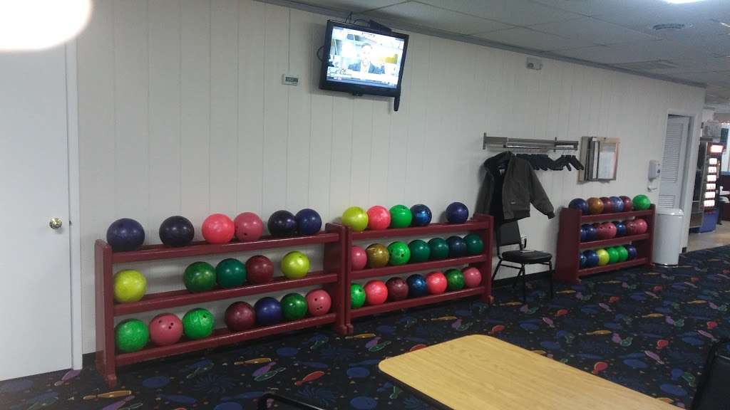 Earl Bowl Lanes | 251 N West End Blvd, Quakertown, PA 18951, USA | Phone: (215) 536-7199