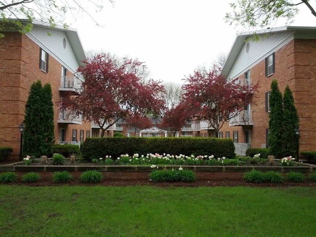 The Carolina Apartments | 4849 Sheboygan Ave, Madison, WI 53705 | Phone: (608) 274-7077