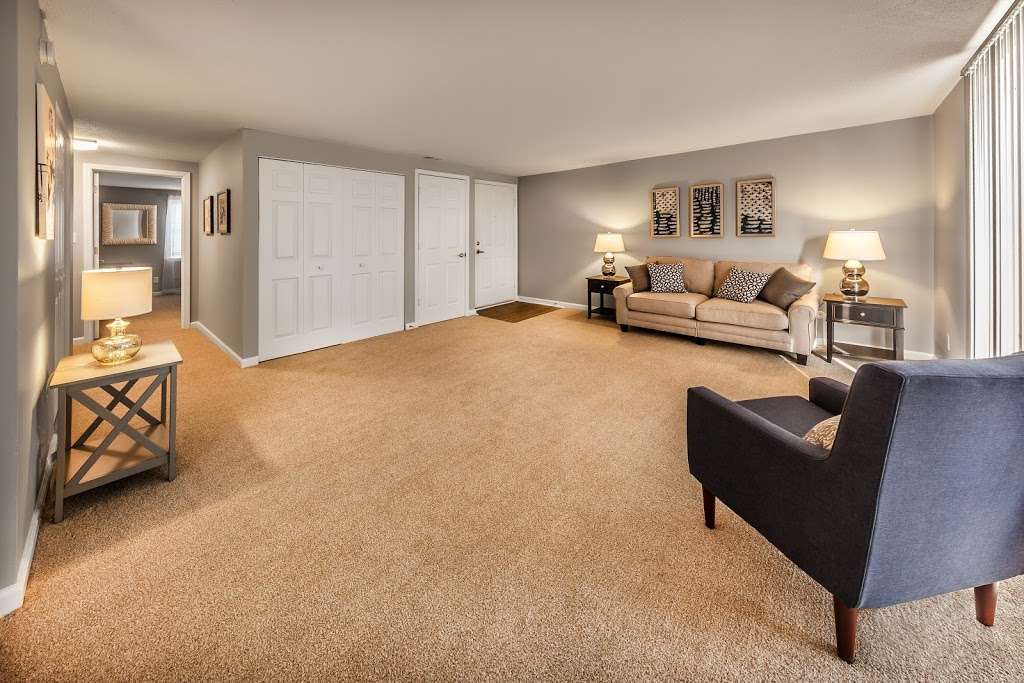 Reflections Apartments | 7999 Silverleaf Dr, Indianapolis, IN 46260 | Phone: (317) 875-5900