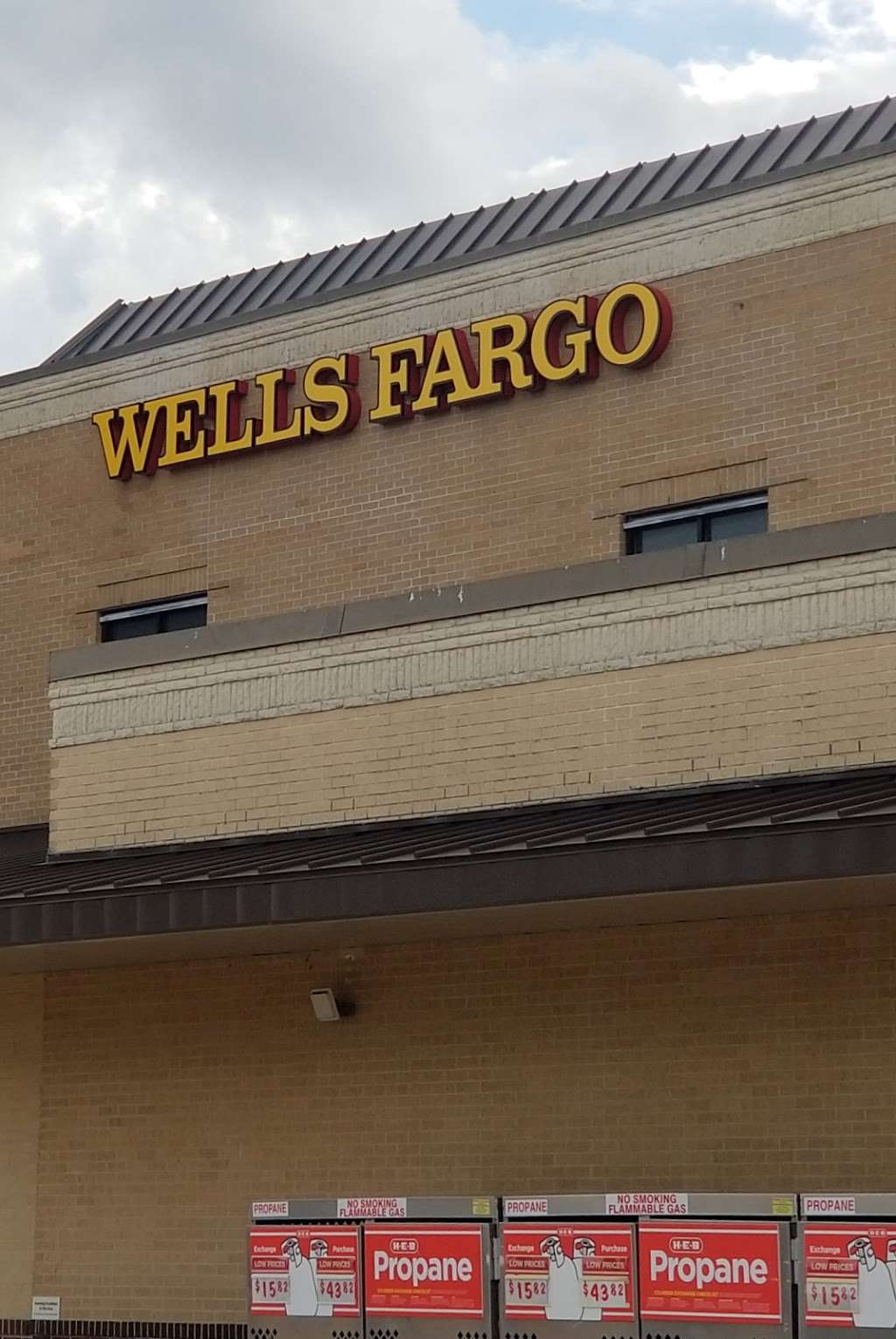 Wells Fargo Bank | 4660 Hwy 6, Sugar Land, TX 77478 | Phone: (281) 980-8881
