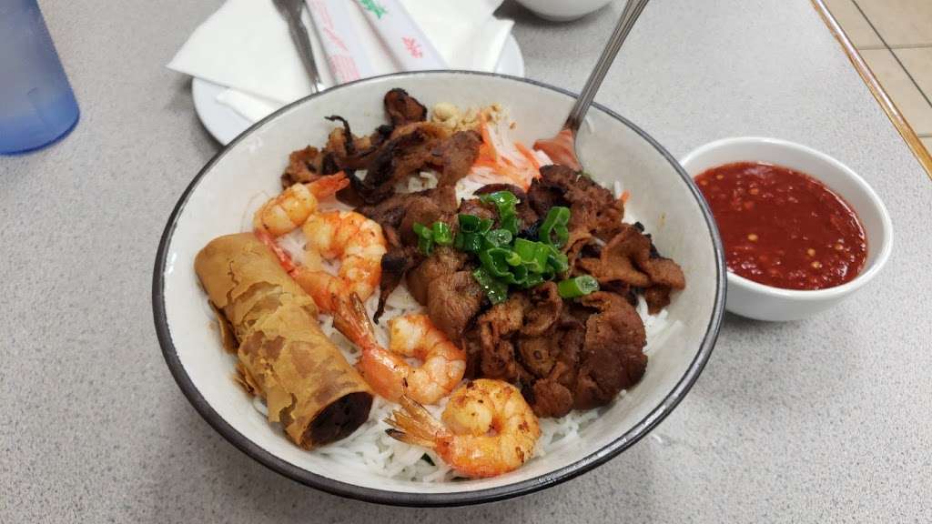 Saigon Noodle House | 27523 Jefferson Ave, Temecula, CA 92590, USA | Phone: (951) 693-1691