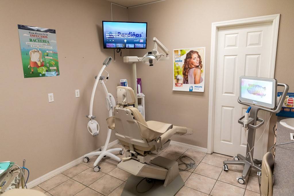 Carrollwood Smiles | 3401 W Fletcher Ave A, Tampa, FL 33618, USA | Phone: (813) 269-4000