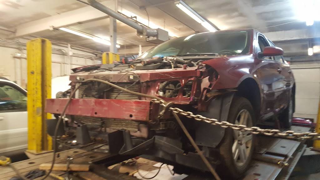 Parkway Auto Body Repair | 1906 Stillwater Ave E, St Paul, MN 55119, USA | Phone: (651) 735-6447