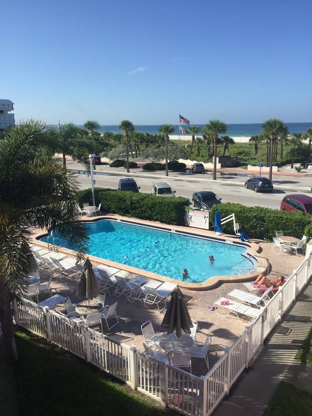 Gulf Winds Resort | 6800 Sunset Way, St Pete Beach, FL 33706, USA | Phone: (727) 367-2131