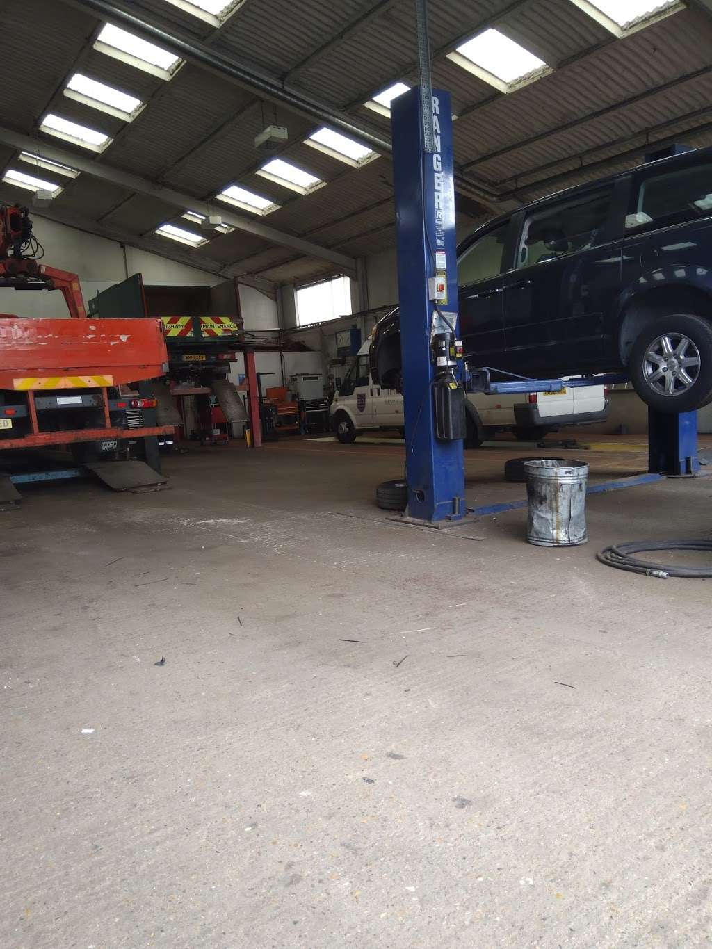 Frogmore Garage | Harper Lodge Farm, Harper Lane, Radlett WD7 7HU, UK | Phone: 01923 855466