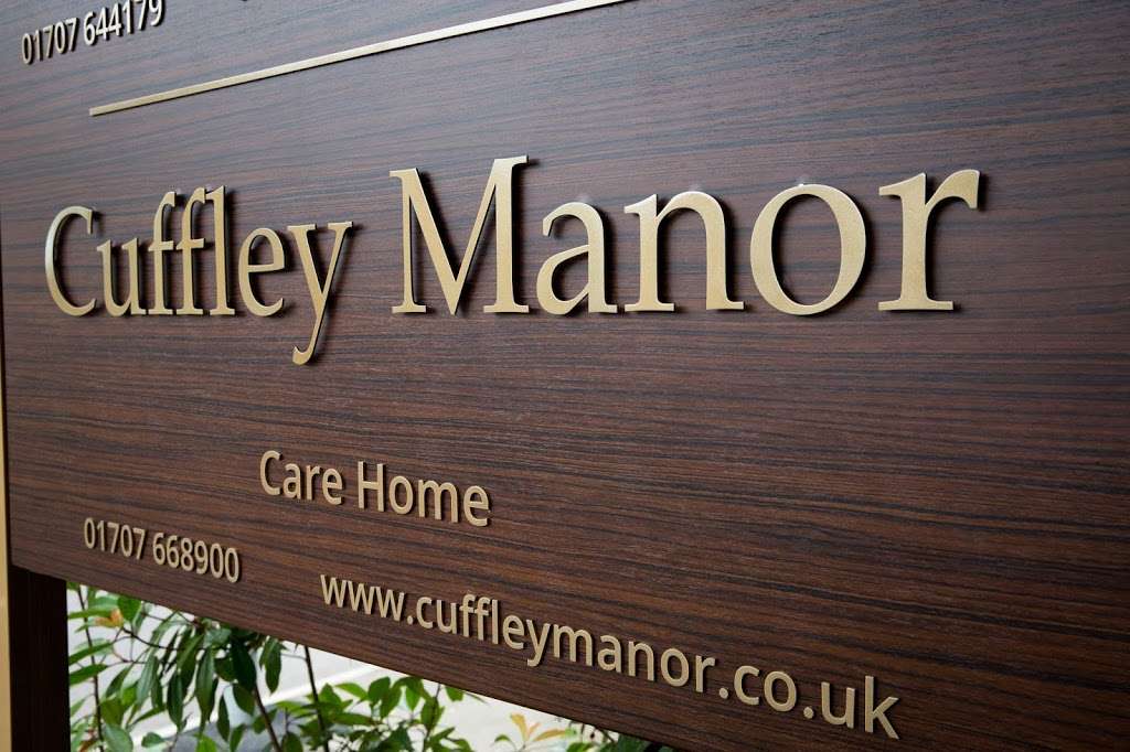 Cuffley Manor Residential & Dementia Care Home | Coopers Lane Road, Hertfordshire, Potters Bar EN6 4AA, UK | Phone: 01707 668900