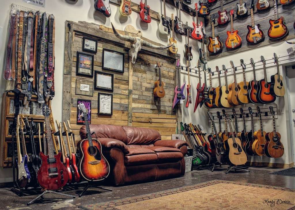 DeMont Guitars | 61a Stone Hill Rd, Oswego, IL 60543, USA | Phone: (347) 433-6668