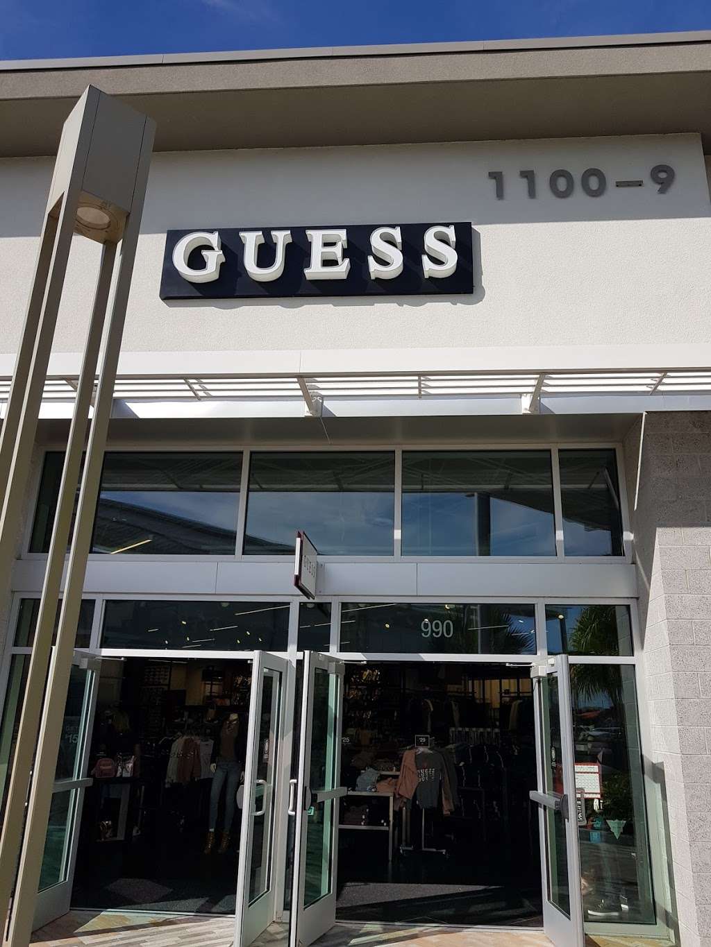 GUESS Factory | 1100 Cornerstone Blvd Suite 990, Daytona Beach, FL 32117, USA | Phone: (386) 506-8086