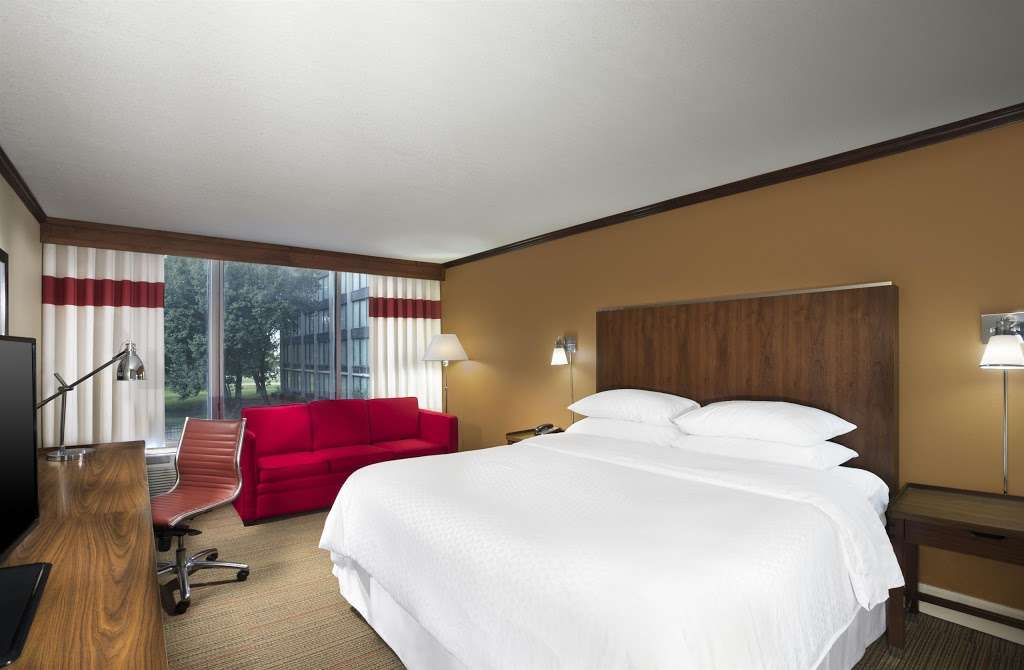 Four Points by Sheraton Kansas City Airport | 11832 NW Plaza Cir, Kansas City, MO 64153, USA | Phone: (816) 464-2345