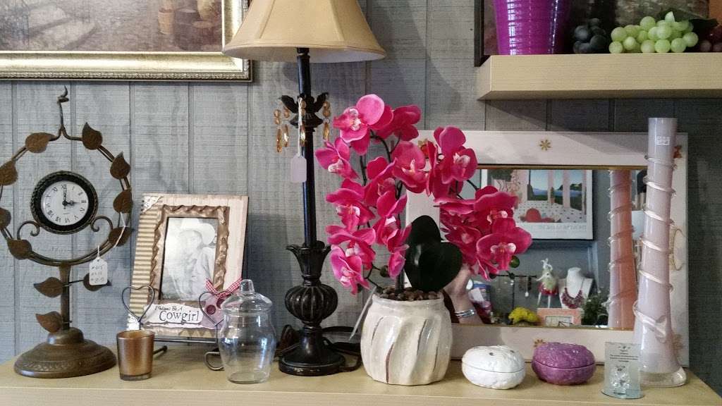 Lilys Home Decor & Gifts | 13652 James Madison Hwy, Palmyra, VA 22963, USA | Phone: (540) 967-7993