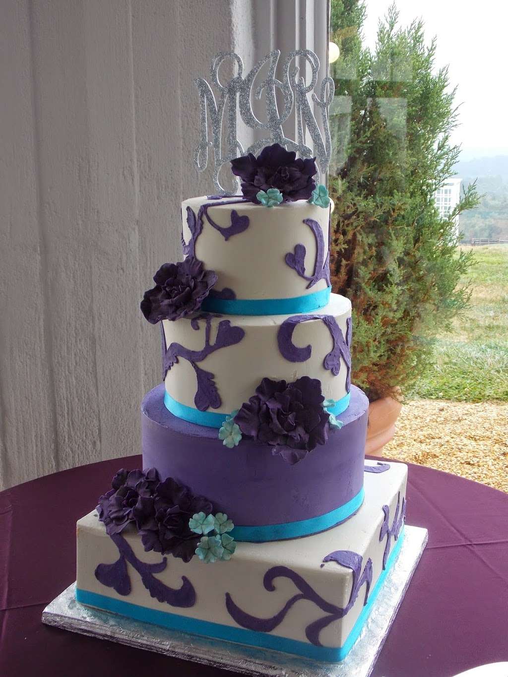 Custom Cakes by Jen | Markets at Hanover, 1649 Broadway, Hanover, PA 17331 | Phone: (717) 792-3182