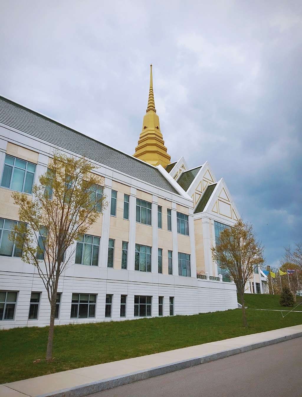 Wat Nawamintararachutis Meditation Center | 382 S St E, Raynham, MA 02767, USA | Phone: (508) 823-1800