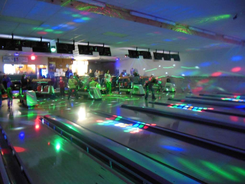 Peotone Bowling Center | 210 N 2nd St, Peotone, IL 60468, USA | Phone: (708) 258-9353