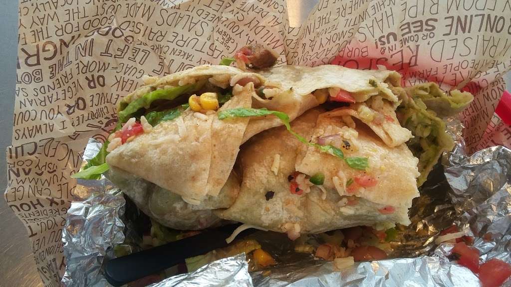 Chipotle Mexican Grill | 3821 E Main St, St. Charles, IL 60174 | Phone: (630) 587-9033