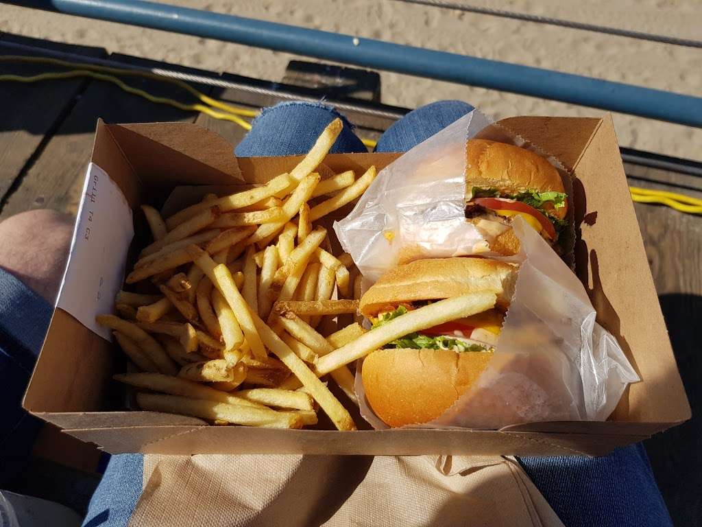 Pier Burger | 330 Santa Monica Pier, Santa Monica, CA 90401, USA | Phone: (310) 587-2747