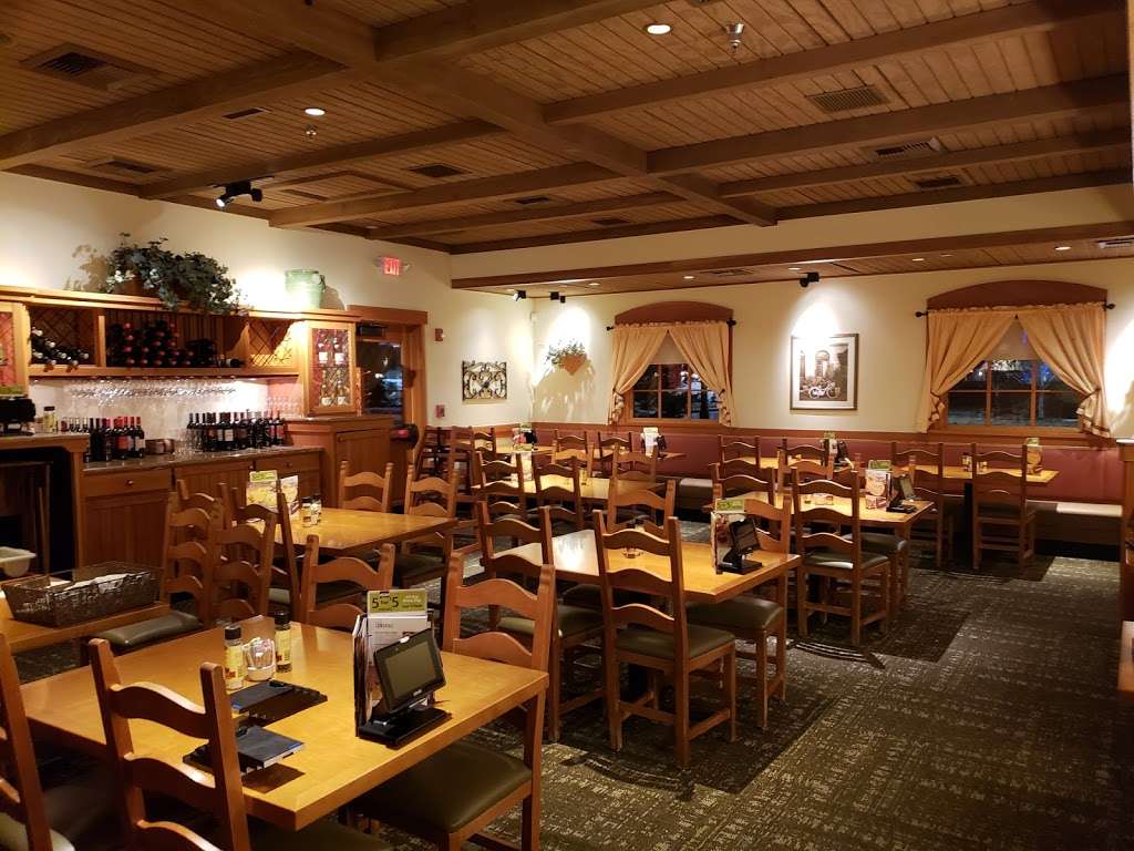 Olive Garden Italian Restaurant | 102 Colony Pl, Plymouth, MA 02360, USA | Phone: (508) 746-5043