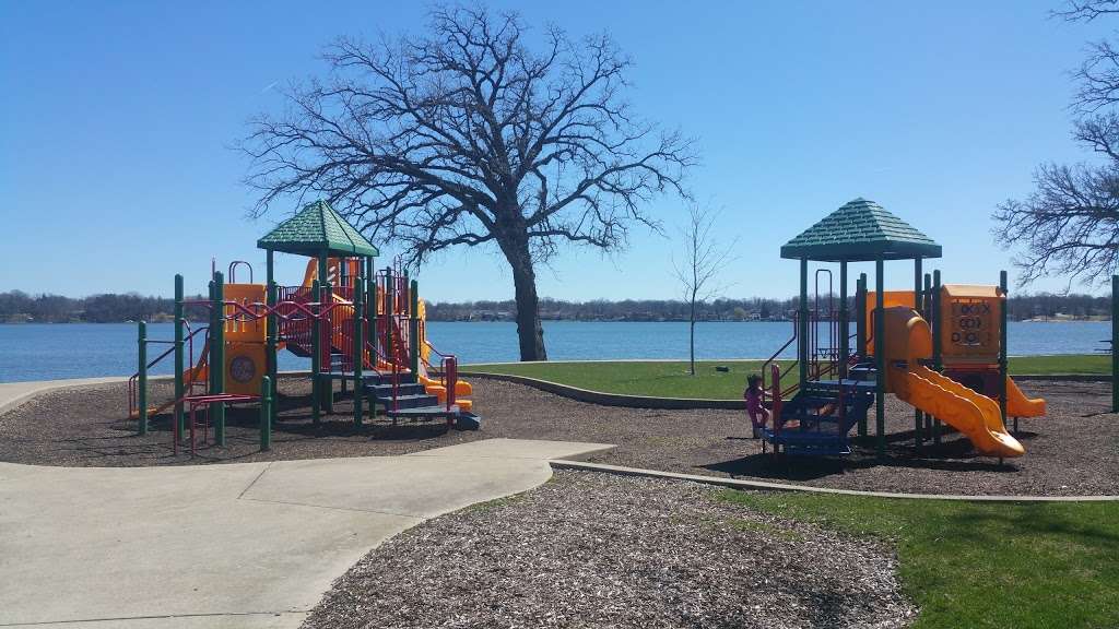 Lakefront Park | 1019 N Lake Shore Dr, Round Lake Beach, IL 60073, USA | Phone: (847) 546-2351