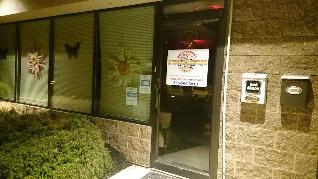 Betsy Fischers Groove Lounge | 701 Cooper Rd #3, Voorhees Township, NJ 08043, USA | Phone: (856) 504-3913