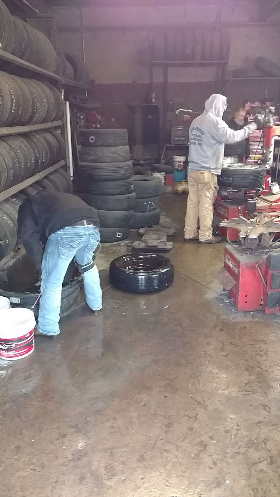 Poor Manns Tire | 2363, 5061 E 34th St, Indianapolis, IN 46218, USA | Phone: (317) 547-9676