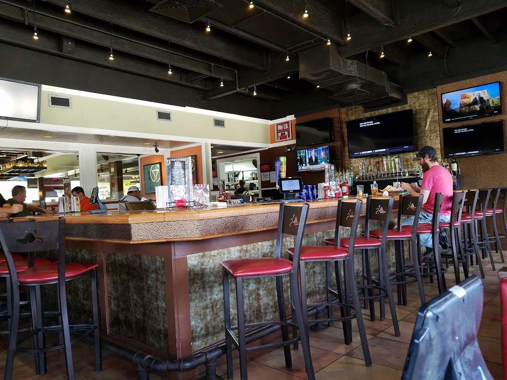 Chilis Grill & Bar | 2241 Stoneside Rd, Conroe, TX 77303, USA | Phone: (936) 494-2535