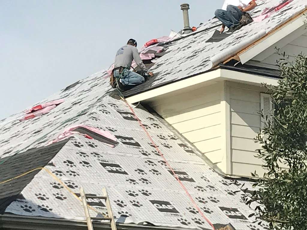 Emerald Roofing & Remodeling | 310 Baycrest Dr, League City, TX 77573, USA | Phone: (832) 580-8358