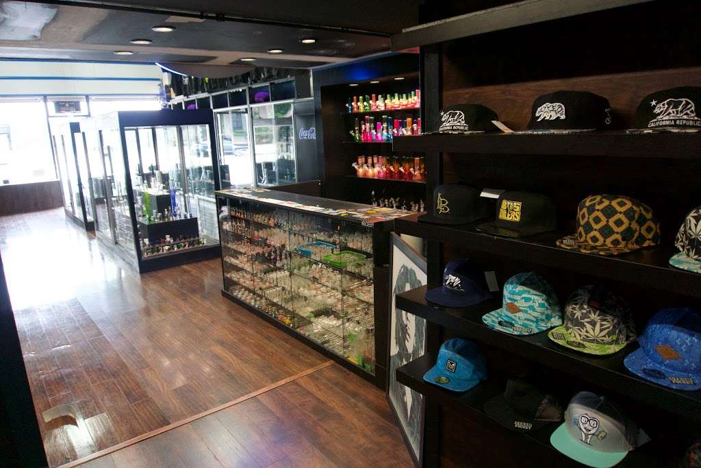 West Coast Glass Gallery | 1708 E Broadway, Long Beach, CA 90802 | Phone: (562) 432-5249